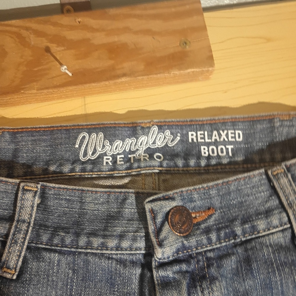 Wrangler Jeans Retro Relaxed Boot Men 38x32 Blue Distressed Denim